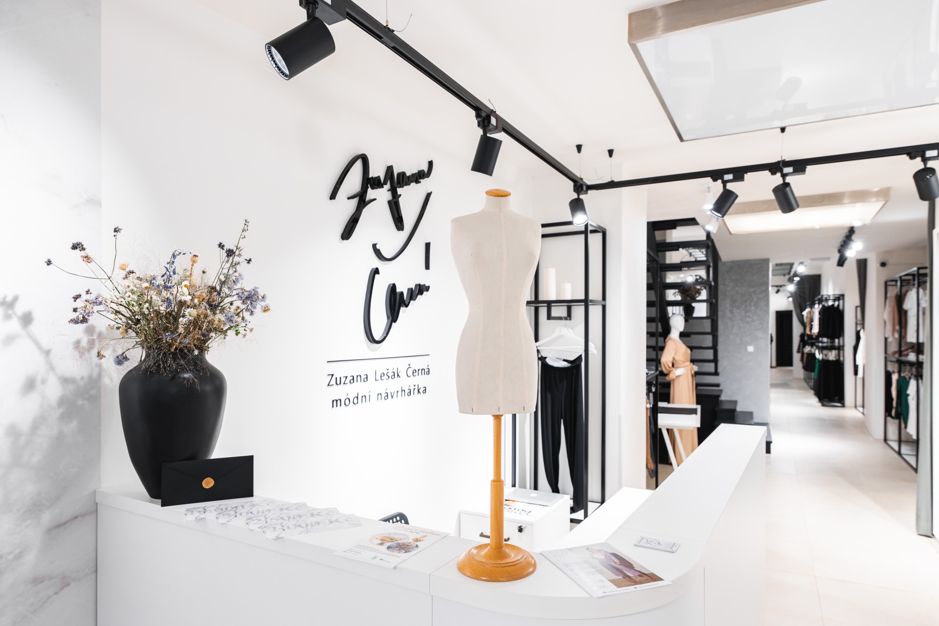 Showroom Zuzany Lešák Černé